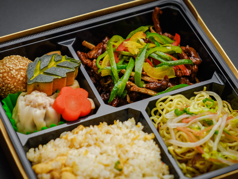 【4升】青椒肉絲（チンジャオロースー）と炒飯弁当