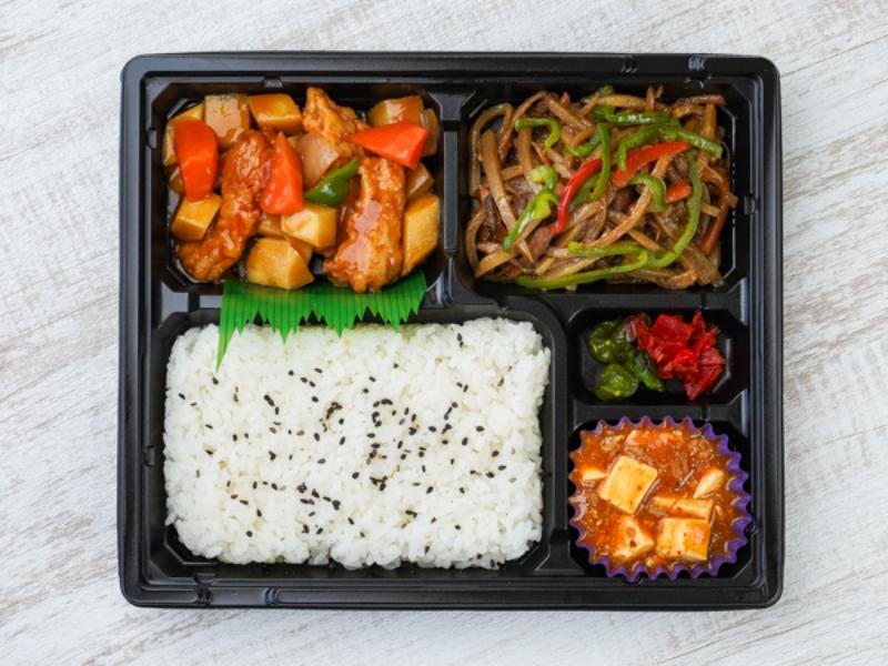 【厳選】Wメイン中華弁当（白身魚の甘酢炒め＆チンジャオロース）