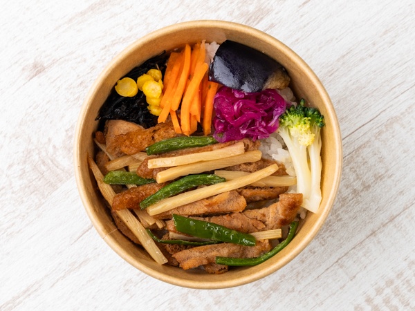 彩り野菜とヴィーガン青椒肉絲の弁当