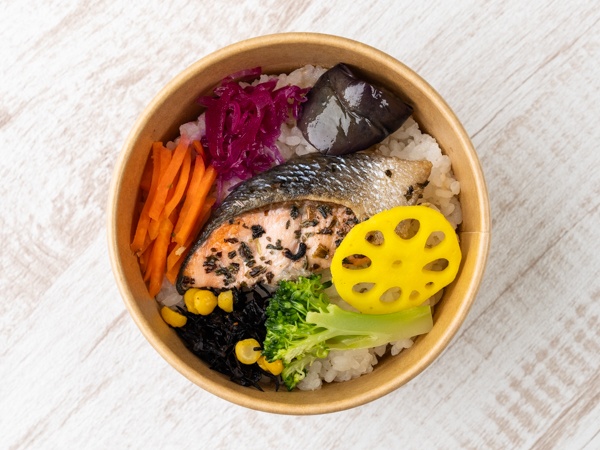彩り野菜と鮭のバジルソテーの弁当