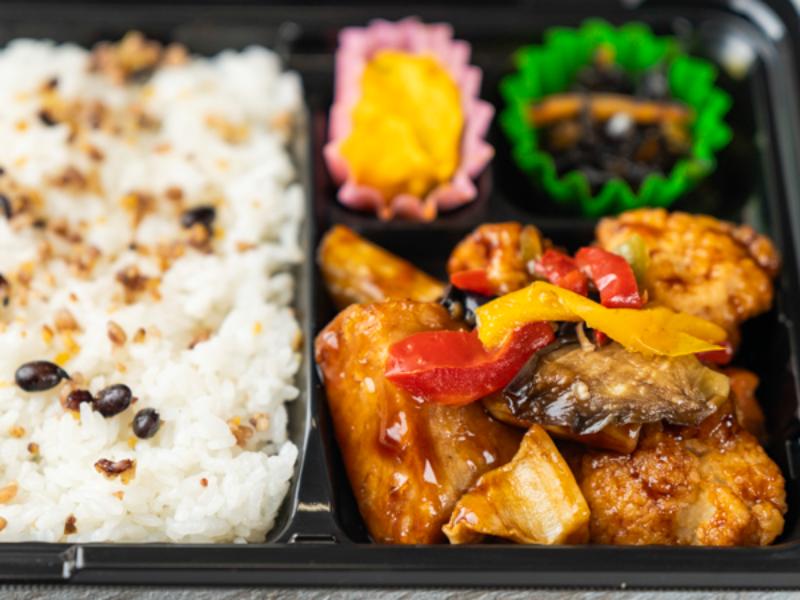 ［Ａ－３］【２５品目とたんぱく質が摂れる】豚根菜黒酢あん弁当