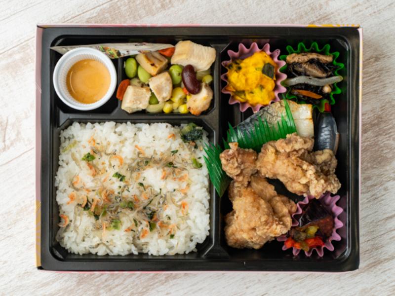 ［Ｂ－２］スーパーフード＆ＭＣＴオイル【ＧＡＢＡとたんぱく質が摂れる】発芽玄米粉唐揚げ・焼きサバ弁当