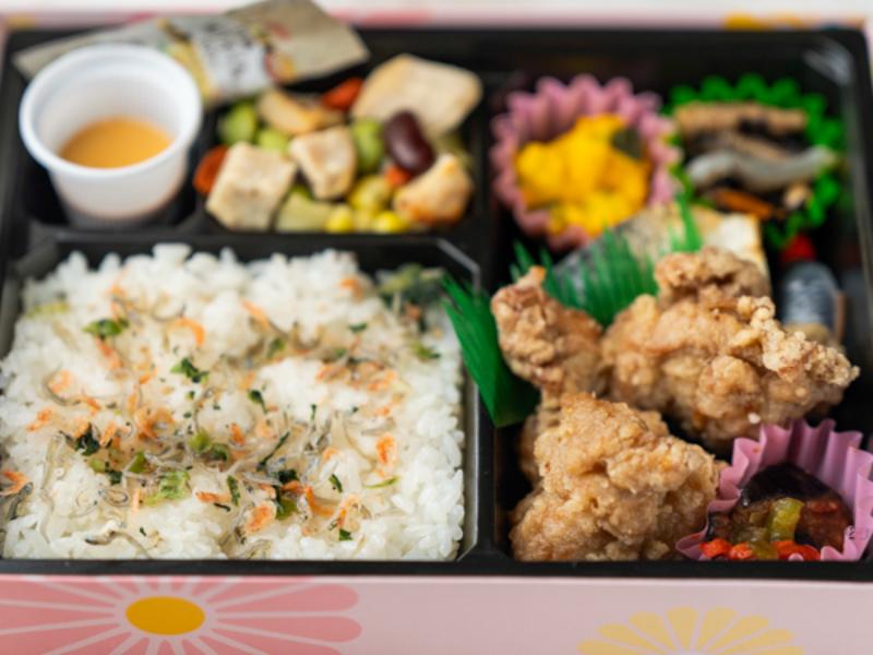 ［Ｂ－２］スーパーフード＆ＭＣＴオイル【ＧＡＢＡとたんぱく質が摂れる】発芽玄米粉唐揚げ・焼きサバ弁当