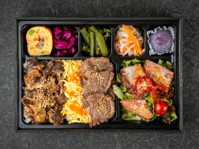 四元豚モモの低温調理味噌焼きと2種牛肉の彩り弁当（牛バラ、牛カルビ）