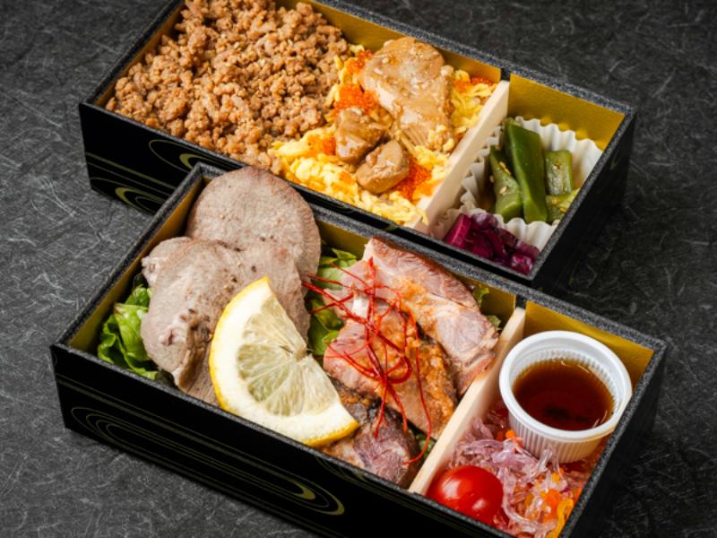 四種のお肉の2段彩り弁当（牛タン、豚ロース、鳥照り焼き、鶏そぼろ）
