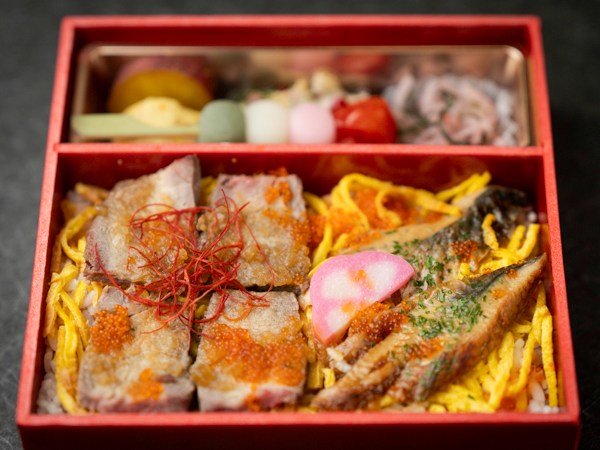 牛ランプと鰻彩り弁当