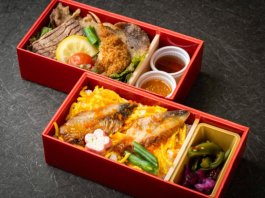 Wタンと鰻と蟹爪二段彩り弁当