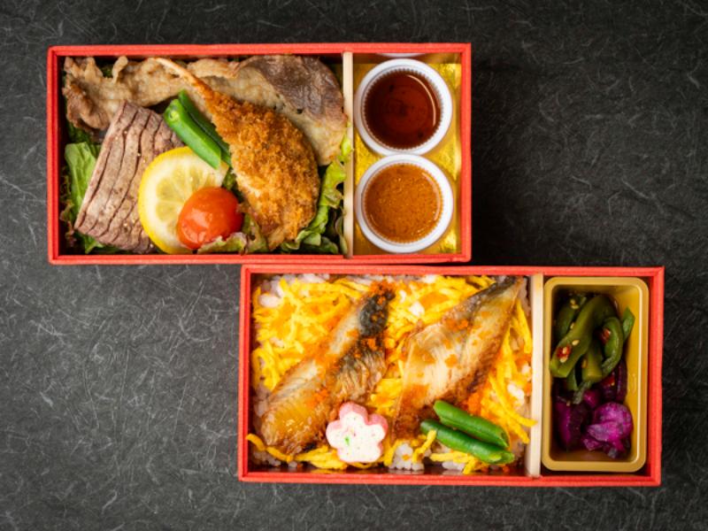 Wタンと鰻と蟹爪二段彩り弁当