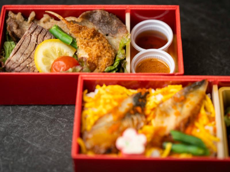 Wタンと鰻と蟹爪二段彩り弁当