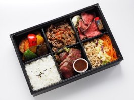 【500mlペット茶付き】はなが牛贅沢３種盛り御膳