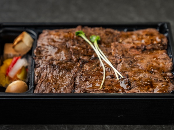 特選 炭火焼 ハラミステーキ重 （大）