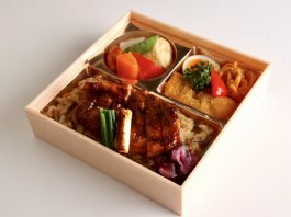 出汁香る五目御飯と蜜山椒の鶏味噌漬け名月御膳