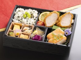 富山県産ます寿司弁当〜特選トロます寿司と手仕込みヒレカツ〜
