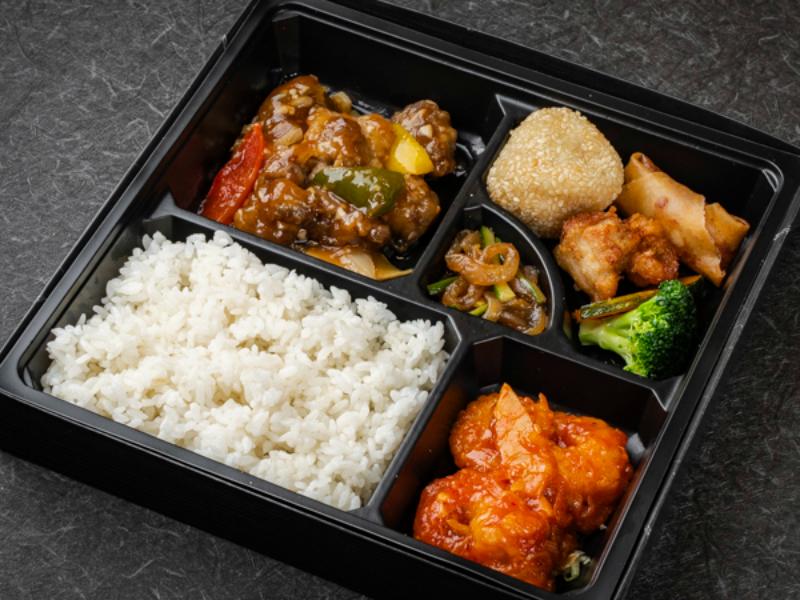 【選べるご飯】揚げラム肉の旨煮とプリプリ海老チリソース御膳