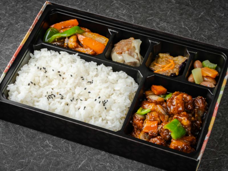 【選べるご飯】鶏肉の甘みそ炒めと茄子の四川風炒め弁当