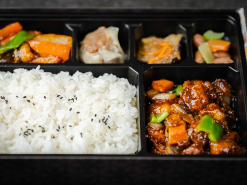 【選べるご飯】鶏肉の甘みそ炒めと茄子の四川風炒め弁当