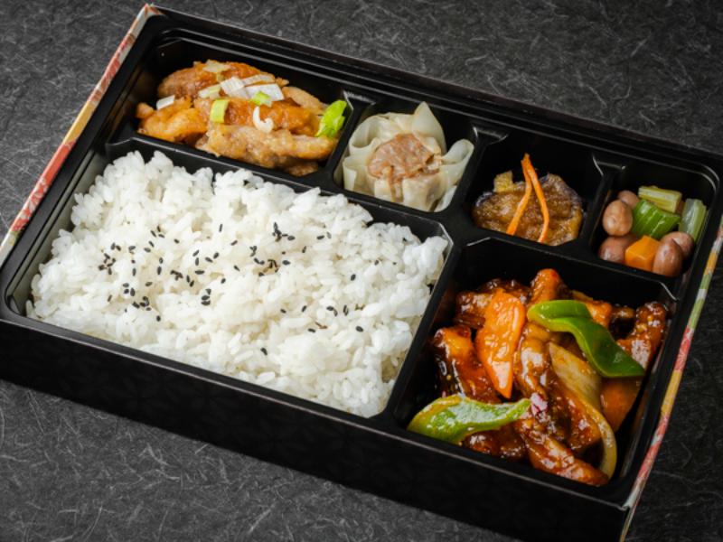 【選べるご飯】茄子の四川風炒めと油淋鶏弁当
