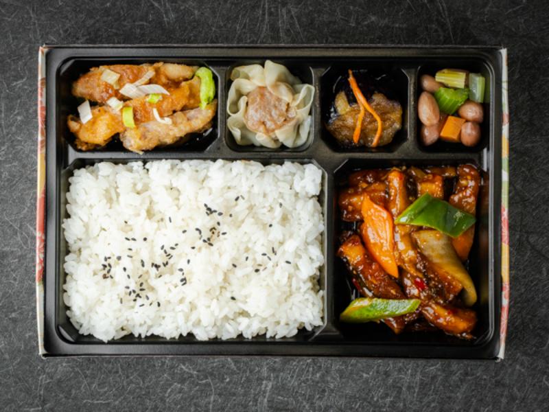 【選べるご飯】茄子の四川風炒めと油淋鶏弁当