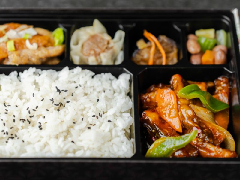 【選べるご飯】茄子の四川風炒めと油淋鶏弁当