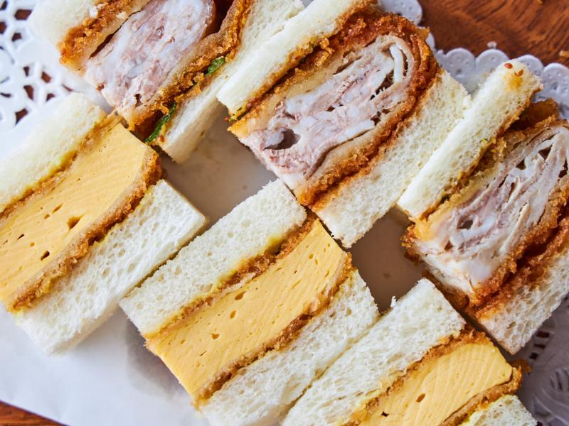 厚焼き玉子 × 特製BBQソース豚（トン）カツのコンビサンド