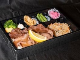 炭焼き牛たん重