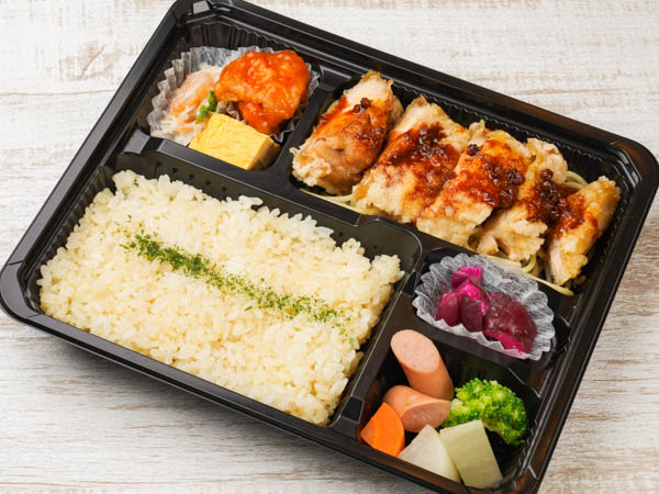 鶏の唐揚げ　麻辣ソース