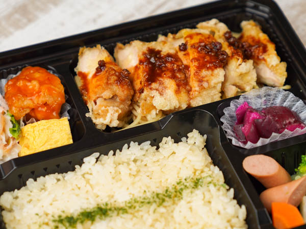 鶏の唐揚げ　麻辣ソース