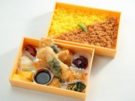 梅しそ竜田揚げの豪華二段弁当