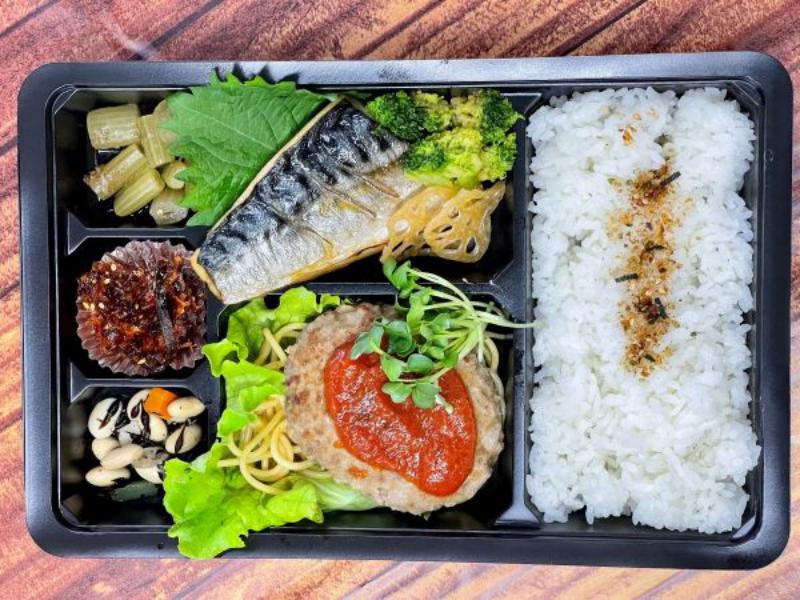 WメインのＤＸハンバーグ＆鯖