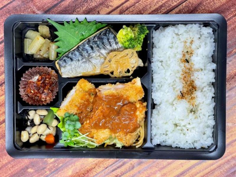 WメインのＤＸチキンカツ＆鯖