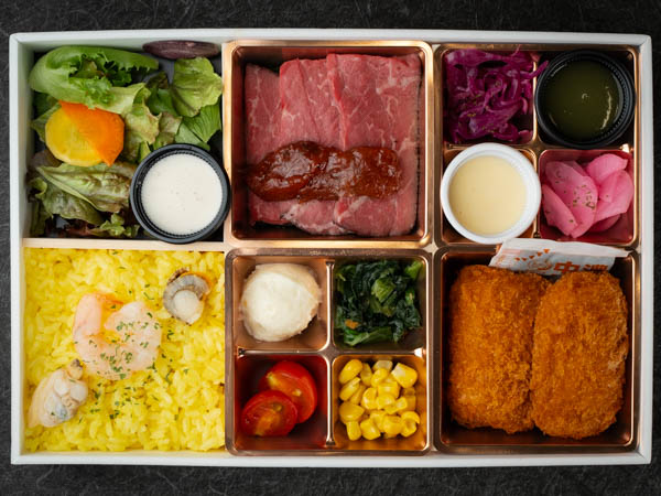 国産牛ステーキとエビクリーミーコロッケ（ブイヤベースライス）