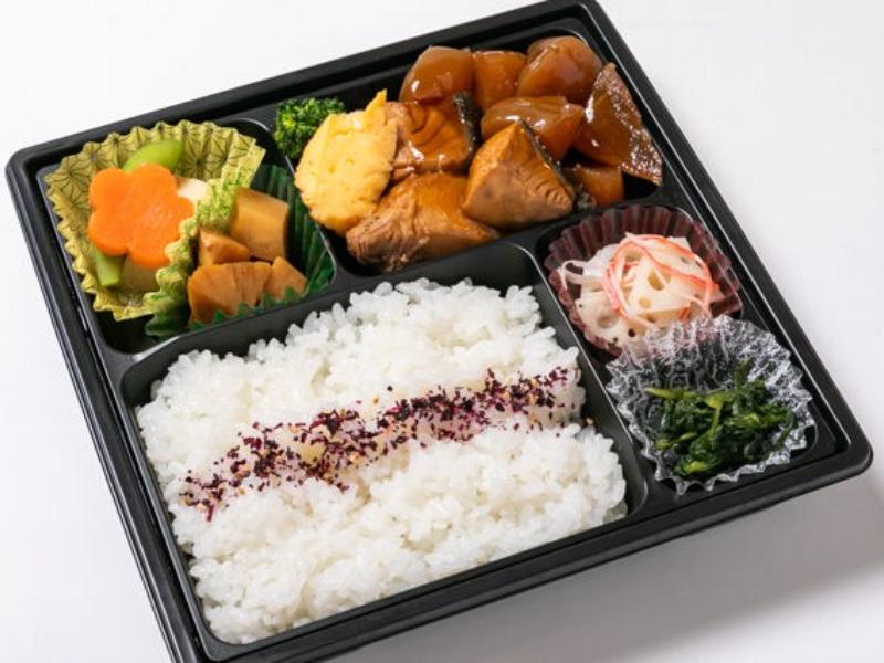 鰤大根たまに蒟蒻弁当