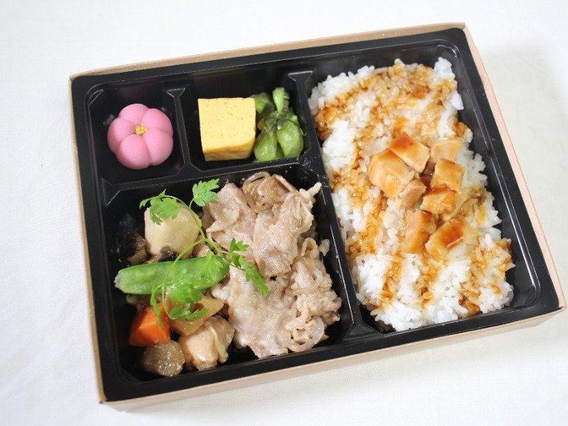 特選トロ牛すき焼きと焼き鳥ごはん弁当