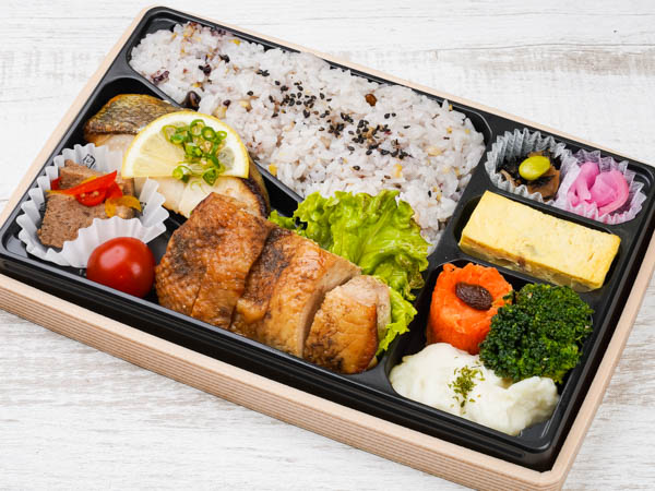 【十六穀米のボリューム弁当】甘辛特製ダレの鶏香味焼と季節の魚の西京焼き