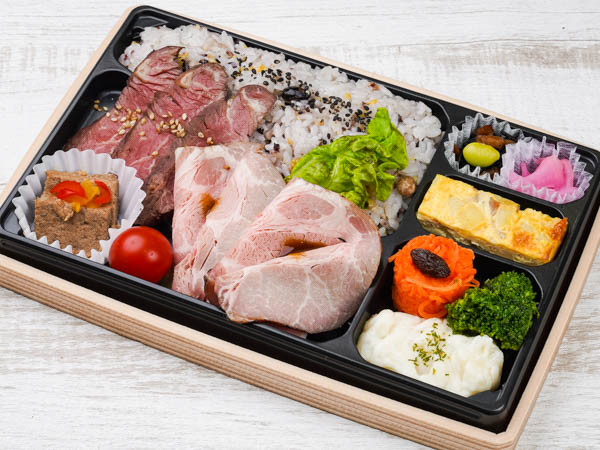 【十六穀米のボリューム弁当】厳選牛塩麹仕込みとやわらかローストポーク