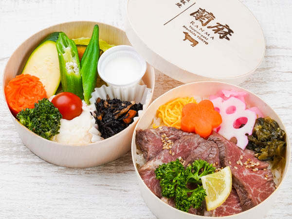 【彩り温野菜のわっぱ二段弁当】 塩麴仕込の厳選牛ステーキわっぱ弁当