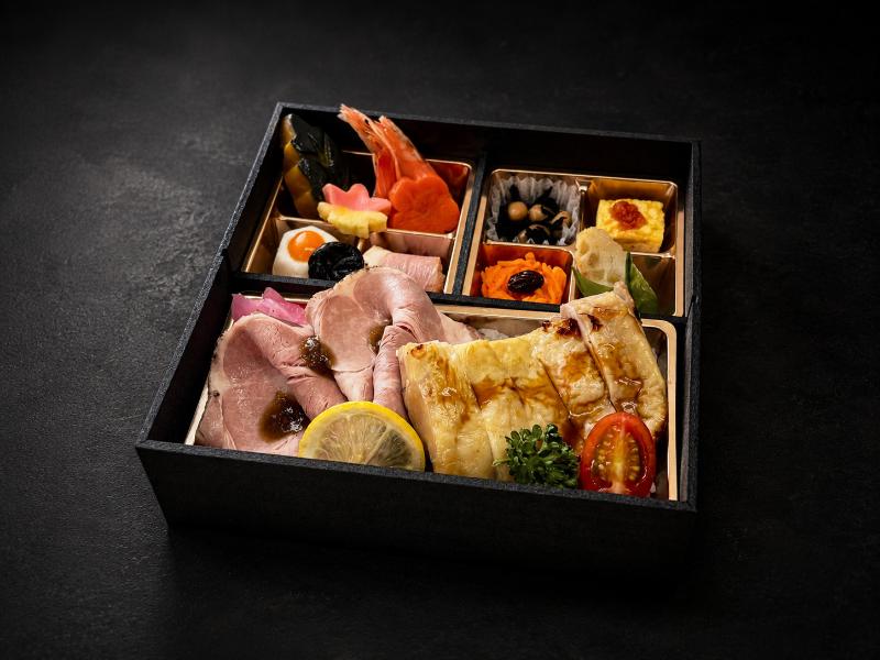 塩麹鶏ステーキとやわらかローストポーク幕ノ内膳