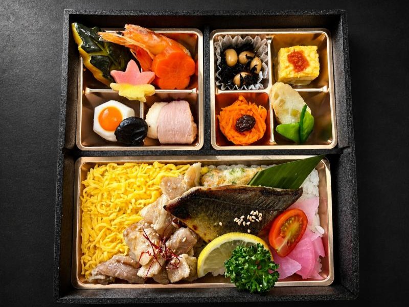 季節魚の西京焼と三元豚炙り焼き幕ノ内膳
