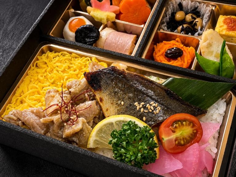 季節魚の西京焼と三元豚炙り焼き幕ノ内膳