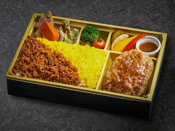 牛そぼろとハンバーグ弁当