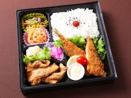 豚の生姜焼きとアジフライ弁当