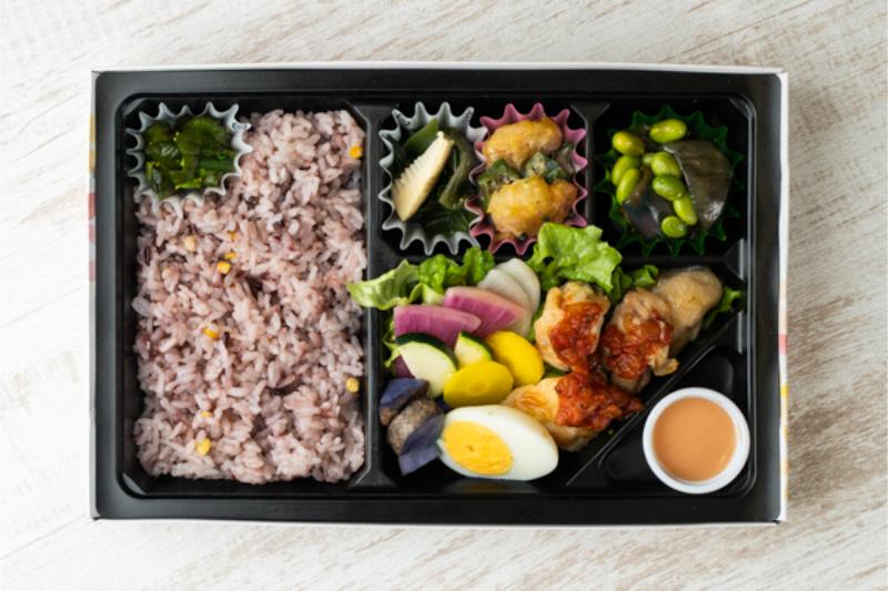 しましょく特製 三浦野菜と鶏のグリル～トマトソース仕立て～（十六穀米）