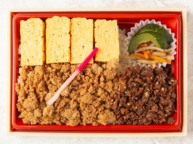 鶏そぼろ　牛タンしぐれ