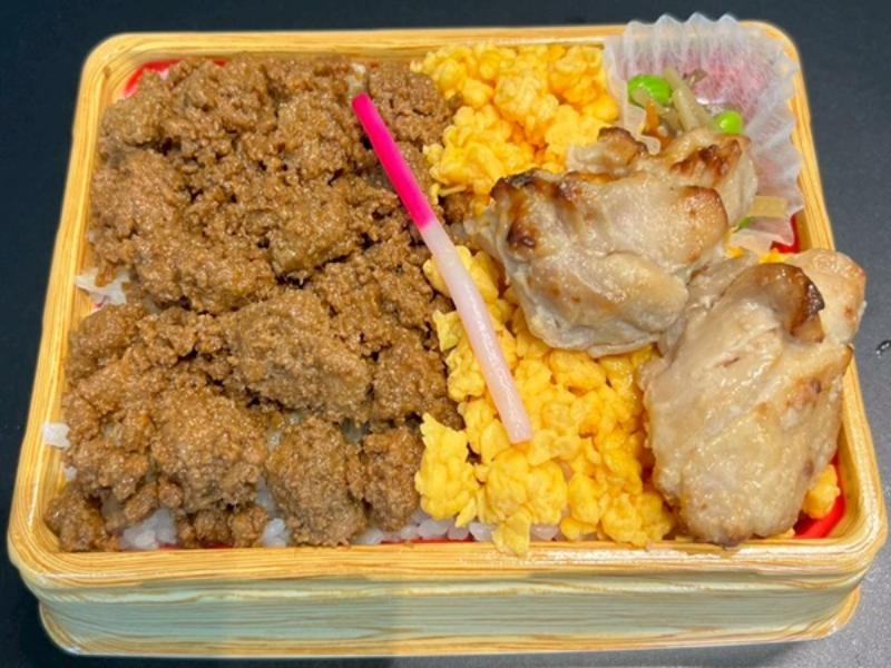 鶏そぼろ＆玉子そぼろ2色弁当（鶏の西京焼き添え）