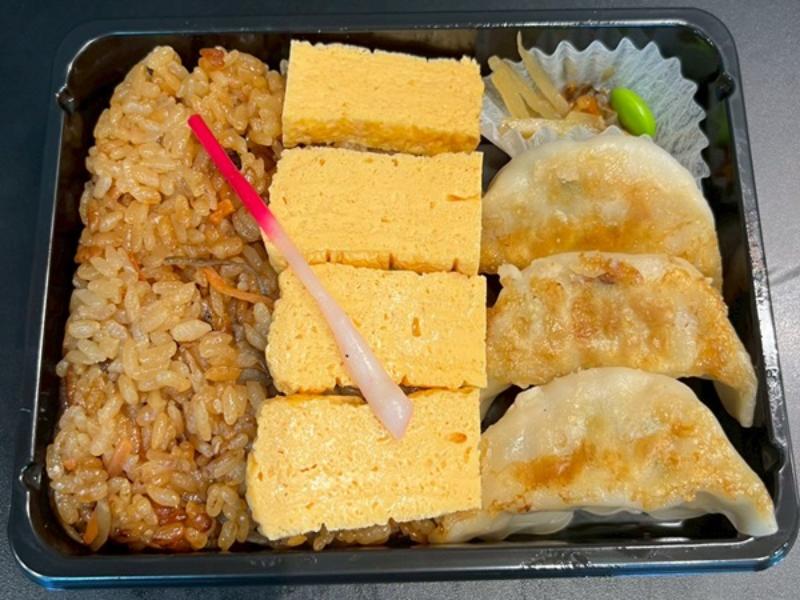 しめじ＆きんぴらの炊き込みご飯餃子弁当