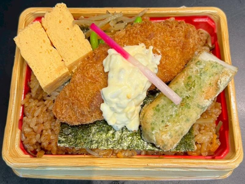 しめじ＆きんぴらの炊き込みご飯の海苔弁当