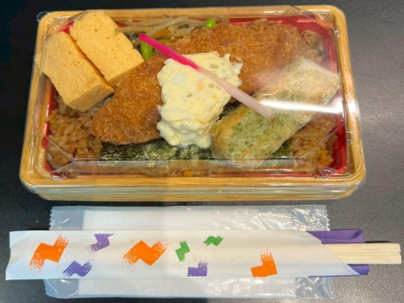しめじ＆きんぴらの炊き込みご飯の海苔弁当