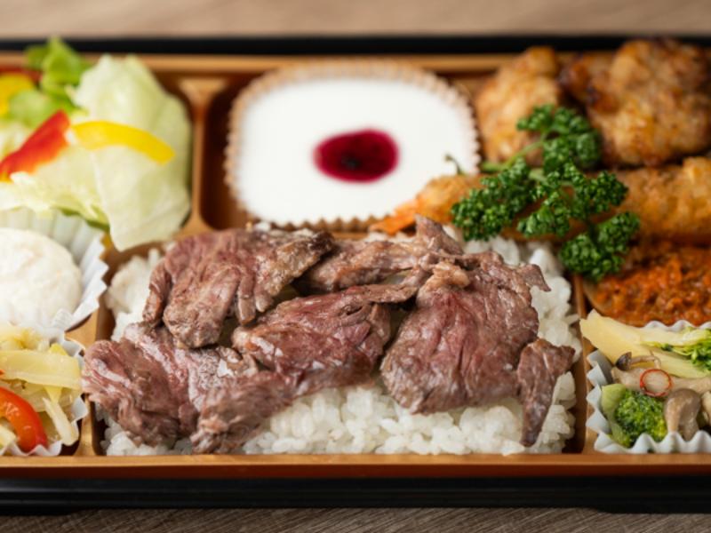 【ボリュームの極み】厳選ハラミと特製フライドチキンの洋食コンボ御膳