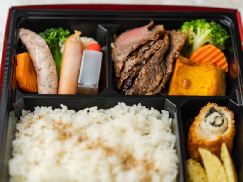 鎌倉ハムと黒毛和牛ステーキ弁当