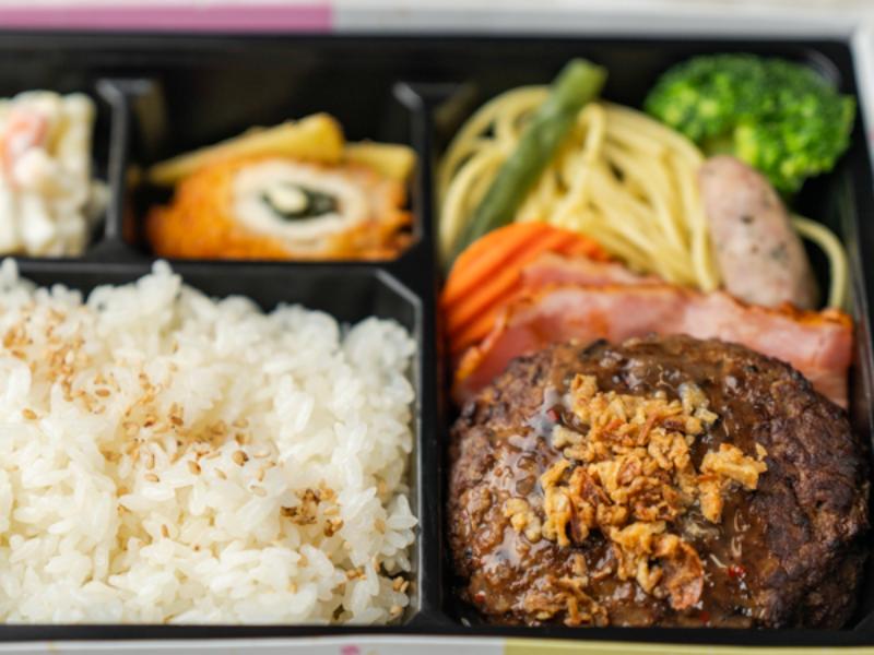 【贅沢】鎌倉ハムと黒毛和牛ハンバーグ弁当
